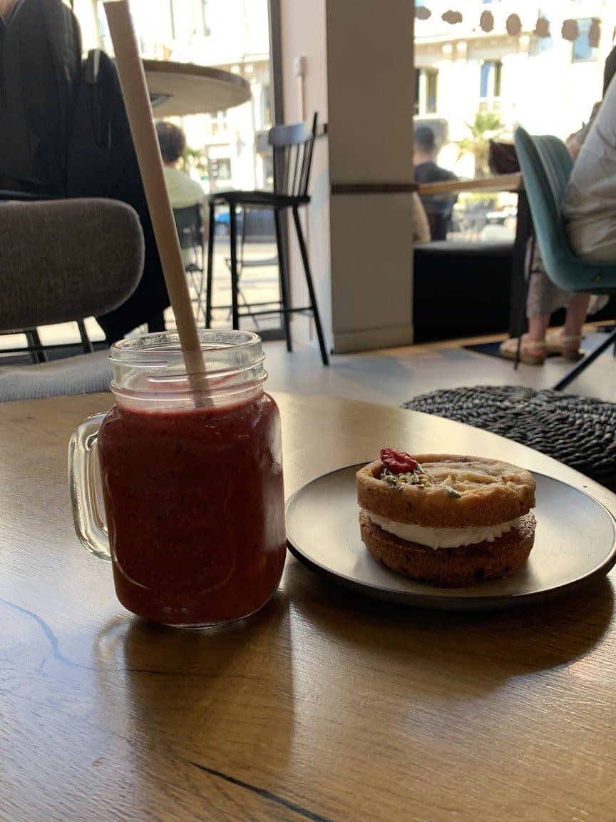 Toast à l'avocat et houmous maison